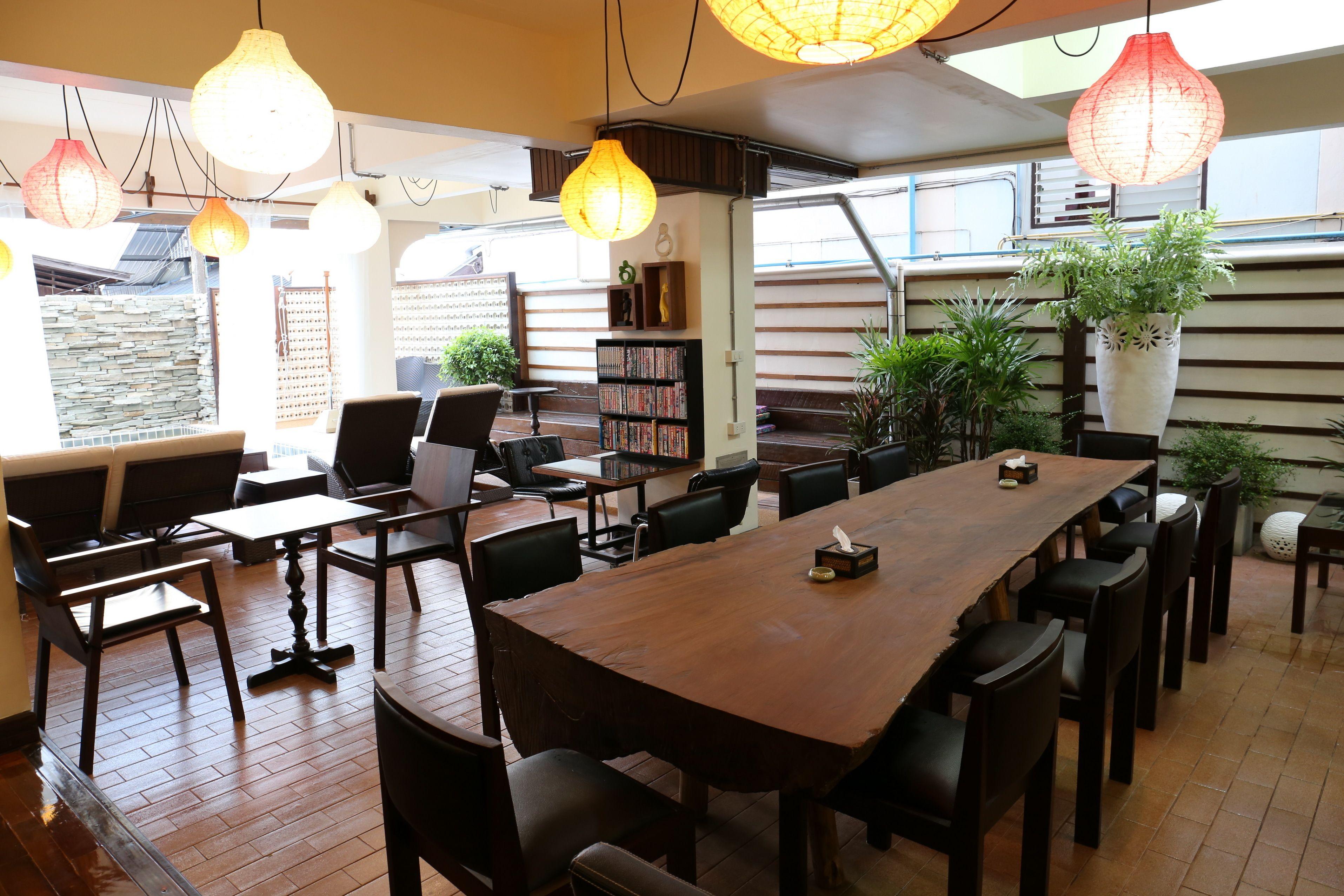 Kampaeng Ngam Hotel - Steps To Night Bazaar & Old City — Photos 3